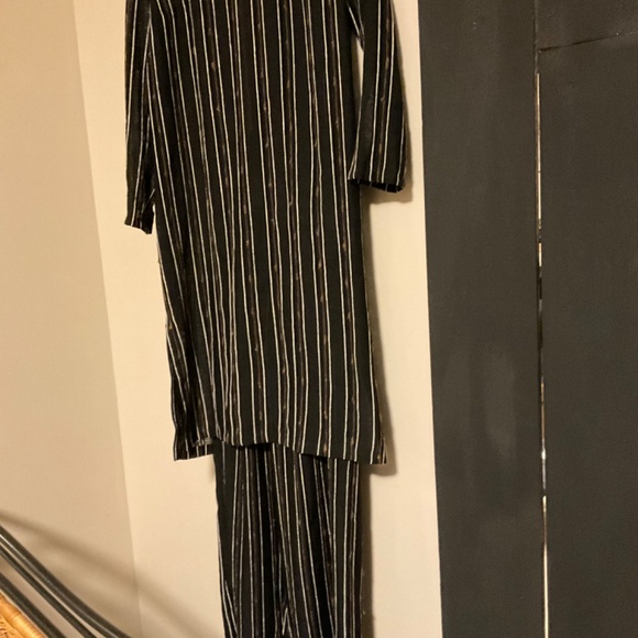 Two piece set..pants and tunic. Approximate size medium - Picture 4 of 6